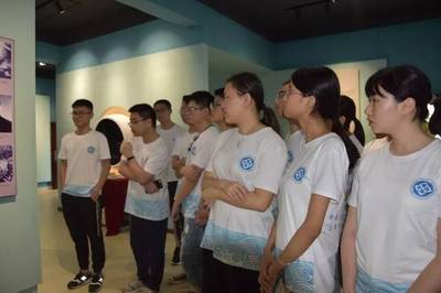 湘雅大事記|中南大學(xué)湘雅醫(yī)學(xué)院暑期社會實踐基地授牌儀式在湯飛凡中學(xué)順利舉行